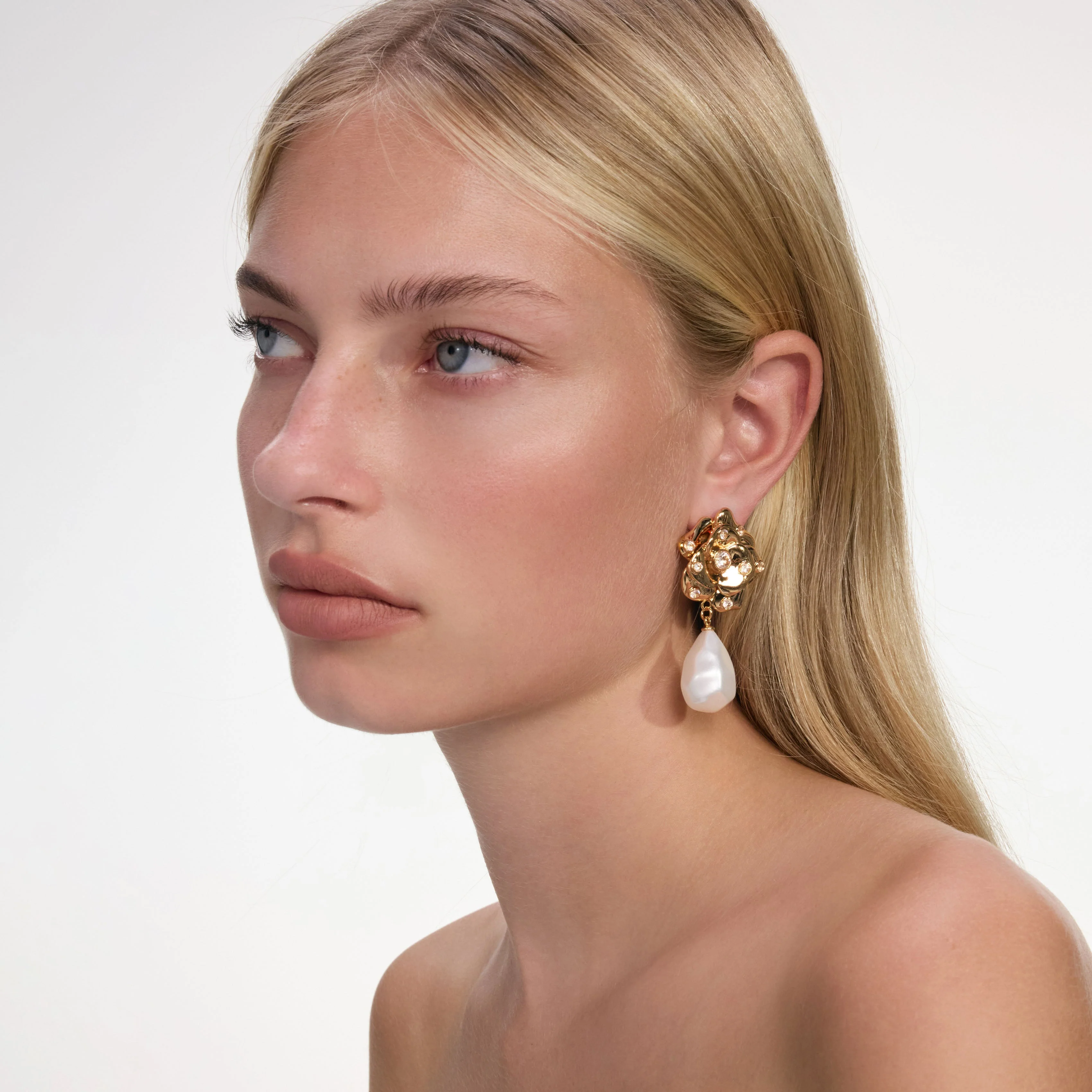 Gold Flower Pearl Earrings - Image 4